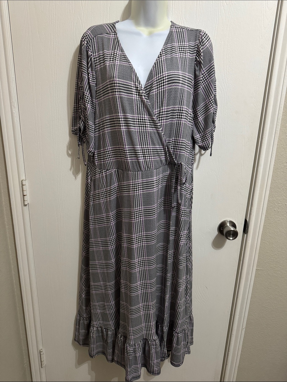 Torrid Midi Studio Wrap Dress Women’s 2 Surplice Neck Houndstooth Plaid Career